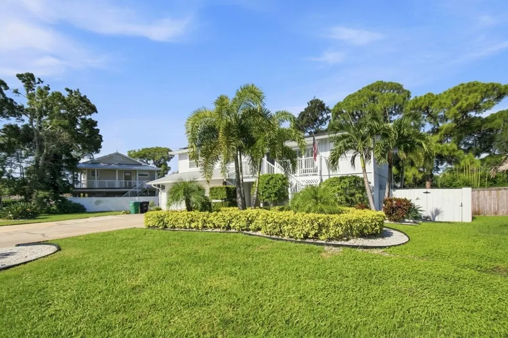 201 LAGOON DRIVE Palm Harbor, FL 34683