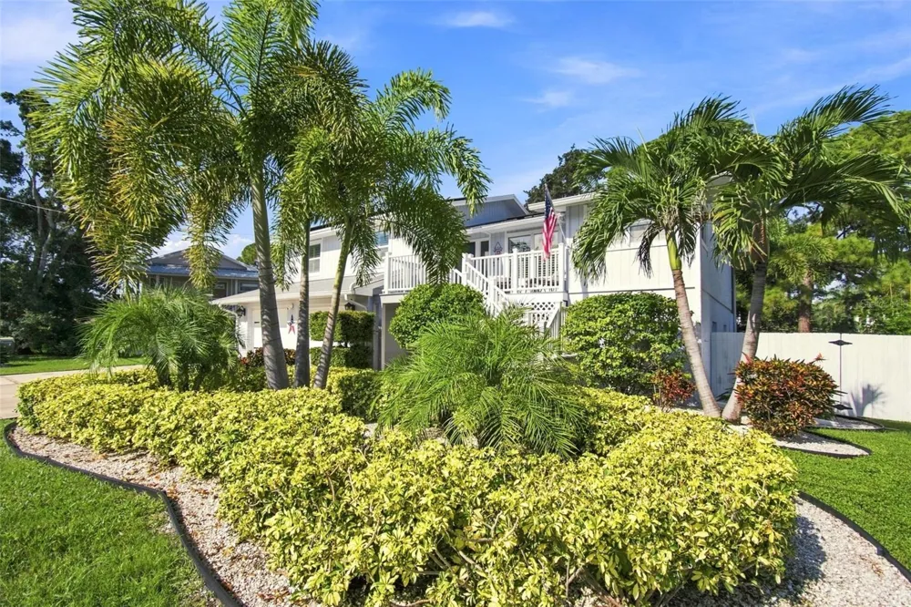 201 LAGOON DRIVE Palm Harbor, FL 34683