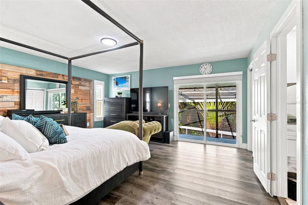 201 LAGOON DRIVE Palm Harbor, FL 34683
