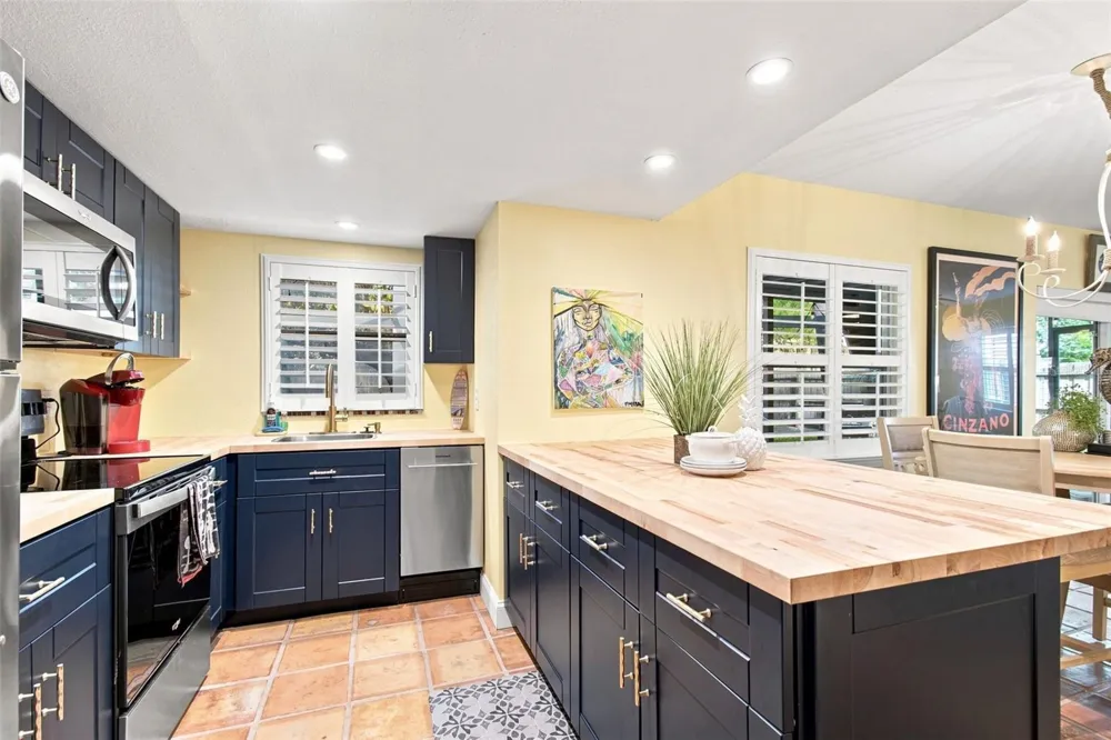 201 LAGOON DRIVE Palm Harbor, FL 34683