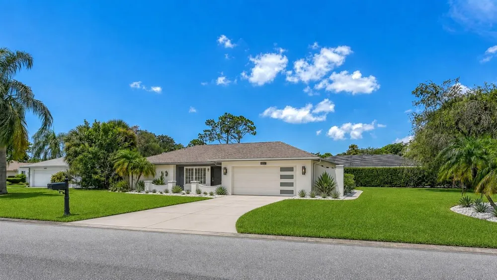 3522 FERNDELL Sarasota, FL 34235