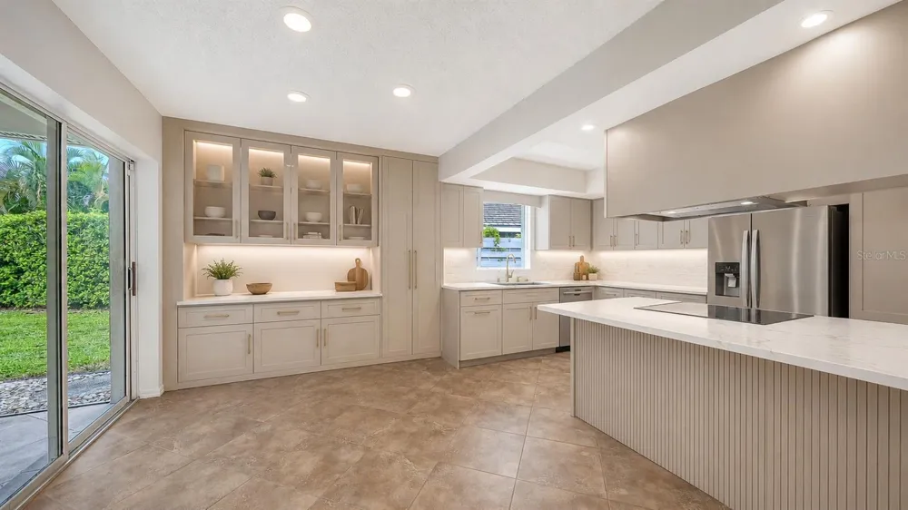3522 FERNDELL Sarasota, FL 34235