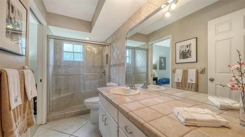 3522 FERNDELL Sarasota, FL 34235