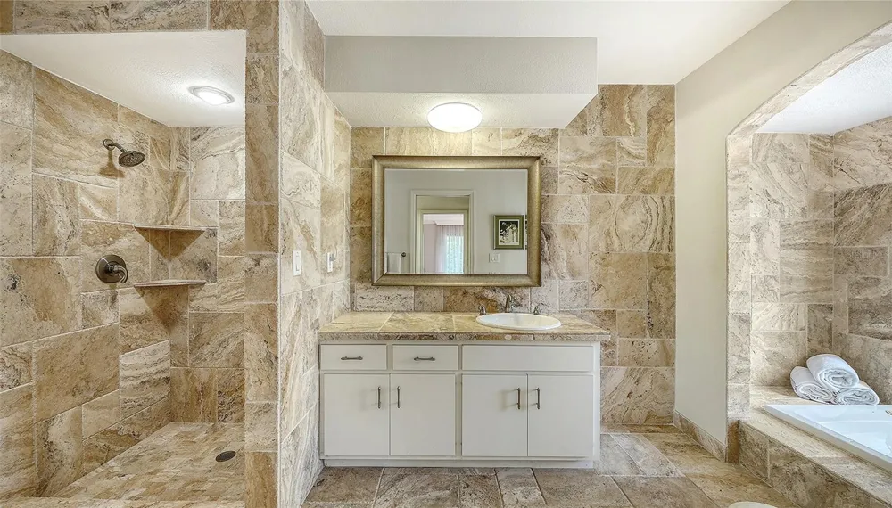 3522 FERNDELL Sarasota, FL 34235