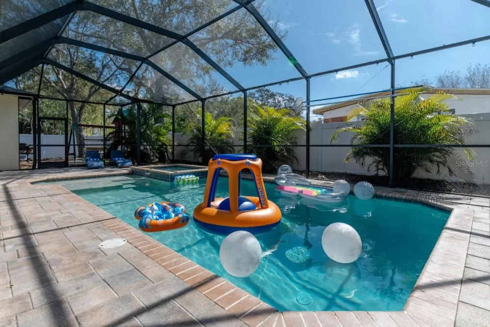 2930 W ROGERS AVENUE Tampa, FL 33611