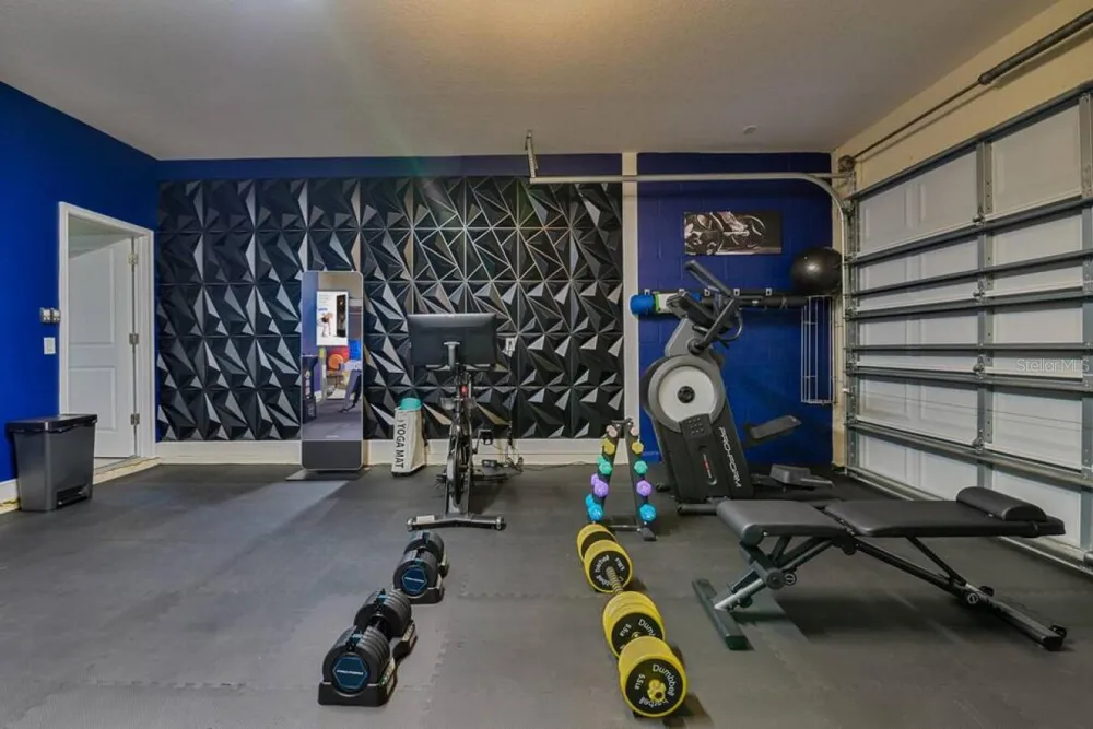 2930 W ROGERS AVENUE Tampa, FL 33611