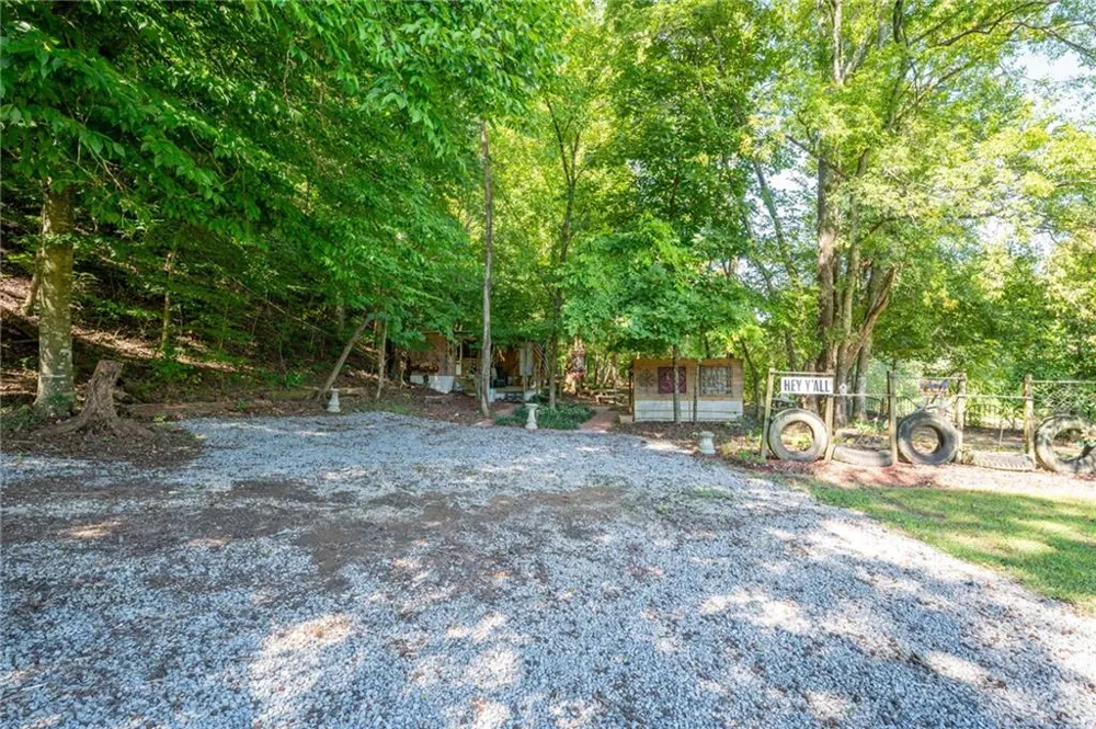 669 Nicklesville Road NE Resaca, GA 30735