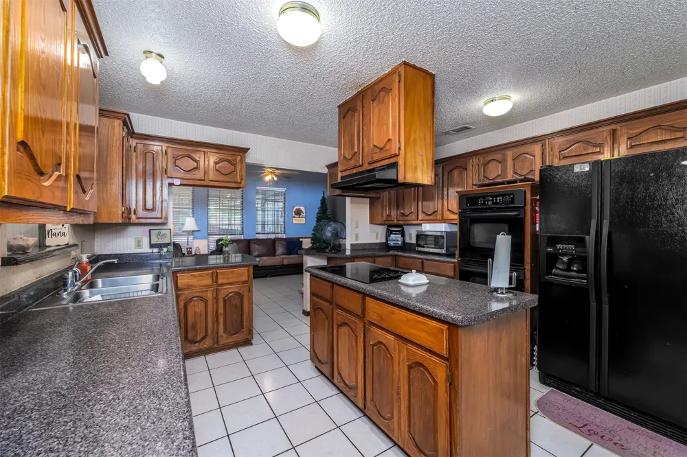 601 Houston School Road Red Oak, TX 75154