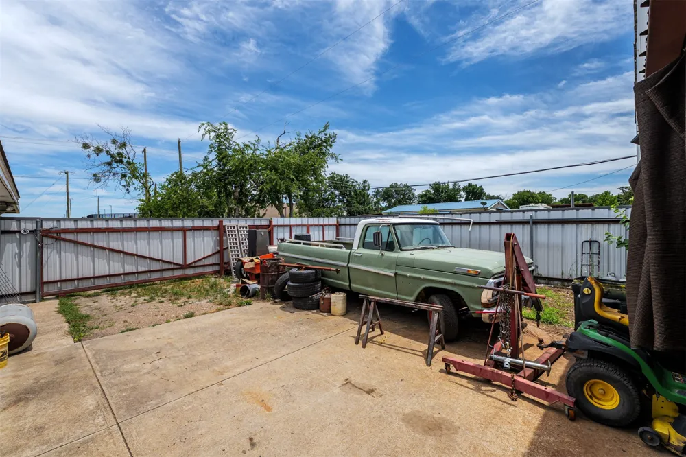 601 Houston School Road Red Oak, TX 75154