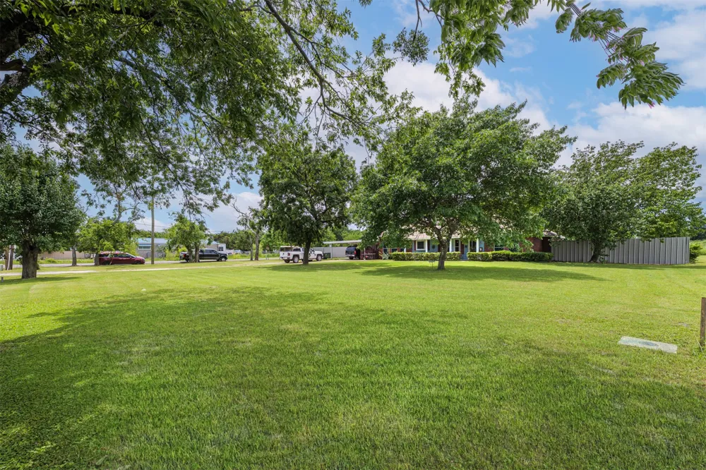 601 Houston School Road Red Oak, TX 75154