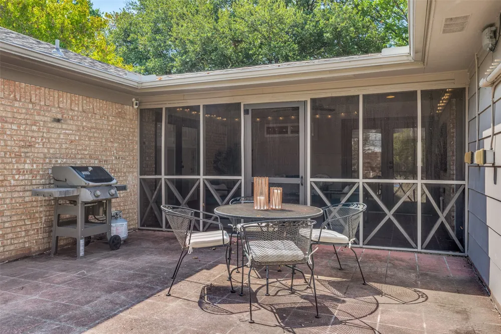 912 Vinecrest Lane Richardson, TX 75080