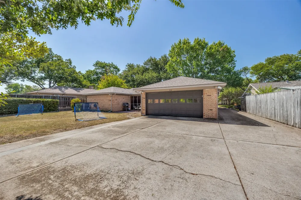 912 Vinecrest Lane Richardson, TX 75080