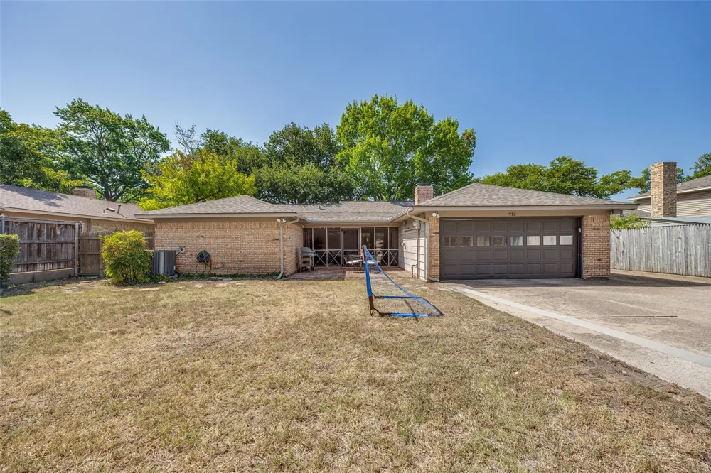 912 Vinecrest Lane Richardson, TX 75080
