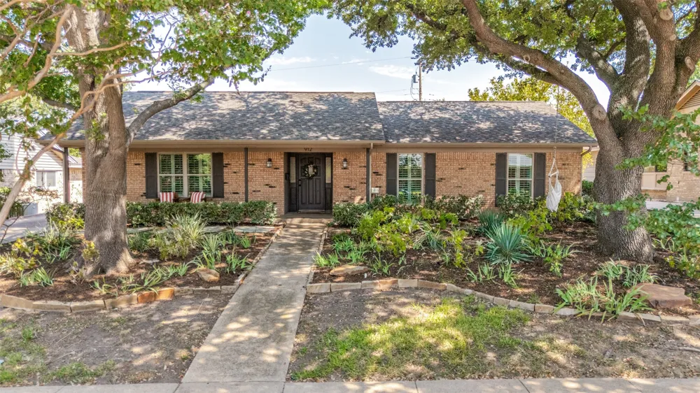 912 Vinecrest Lane Richardson, TX 75080
