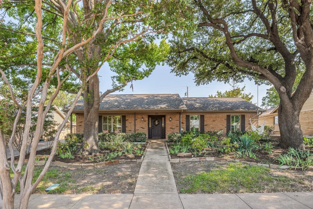 912 Vinecrest Lane Richardson, TX 75080