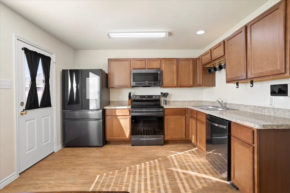 1604 Blue Jay Drive Ennis, TX 75119
