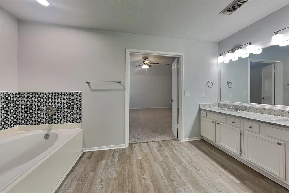 4012 Cedarwood Drive Pearland, TX 77584