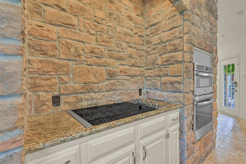 1501 W Castlewood Avenue Friendswood, TX 77546