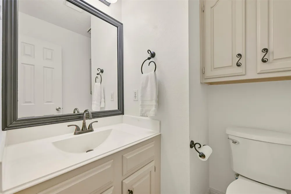 1501 W Castlewood Avenue Friendswood, TX 77546