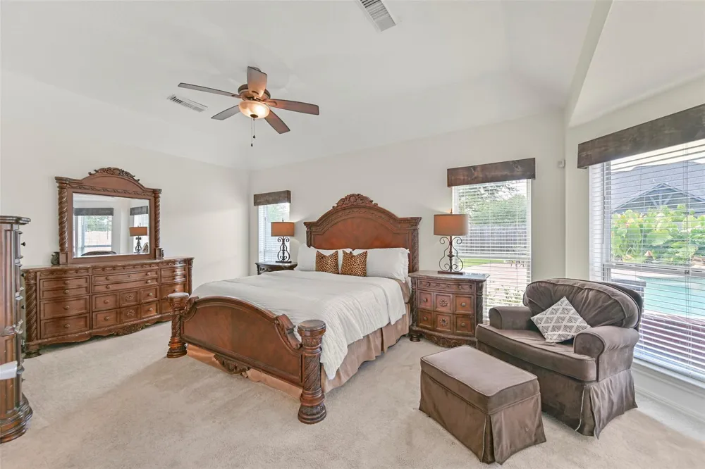 1501 W Castlewood Avenue Friendswood, TX 77546