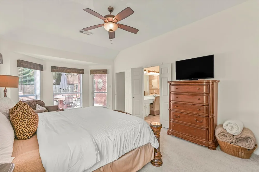 1501 W Castlewood Avenue Friendswood, TX 77546