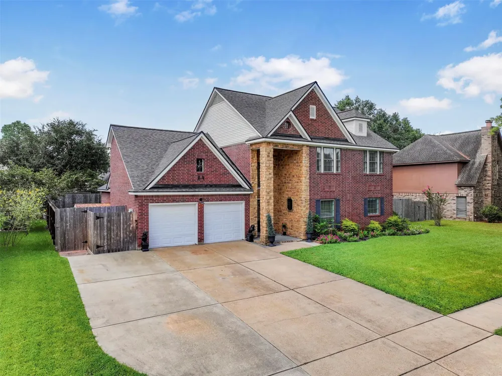 1501 W Castlewood Avenue Friendswood, TX 77546