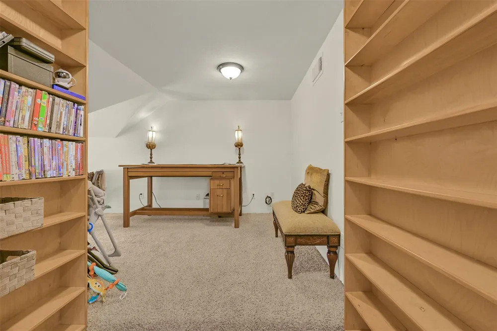 1501 W Castlewood Avenue Friendswood, TX 77546