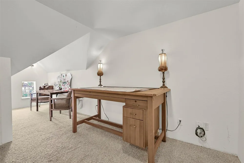 1501 W Castlewood Avenue Friendswood, TX 77546