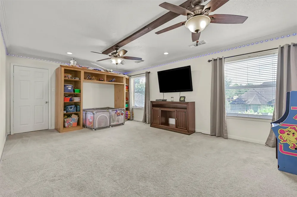 1501 W Castlewood Avenue Friendswood, TX 77546
