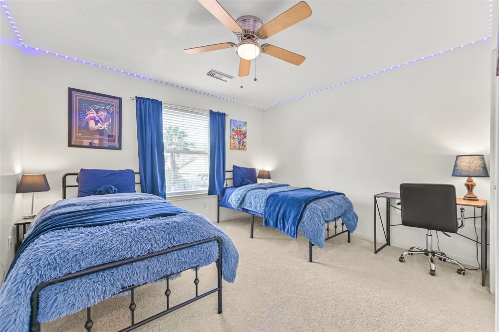 1501 W Castlewood Avenue Friendswood, TX 77546