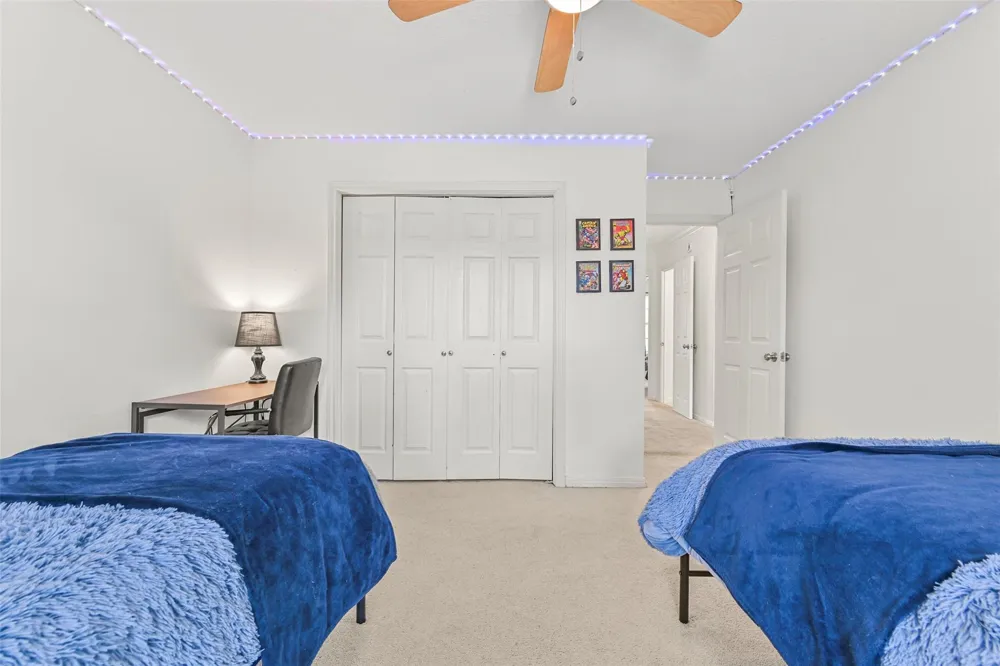 1501 W Castlewood Avenue Friendswood, TX 77546