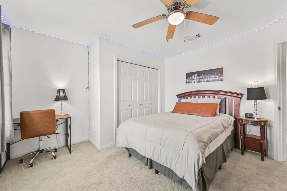 1501 W Castlewood Avenue Friendswood, TX 77546