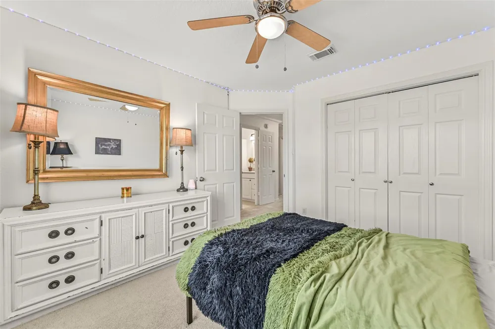 1501 W Castlewood Avenue Friendswood, TX 77546