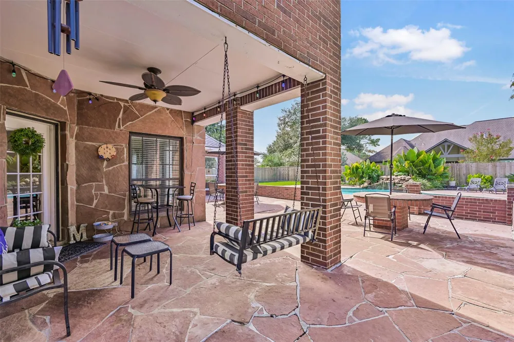 1501 W Castlewood Avenue Friendswood, TX 77546