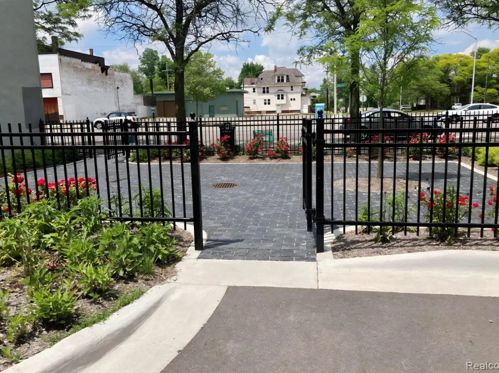 14318 E Jefferson Avenue Detroit, MI 48215