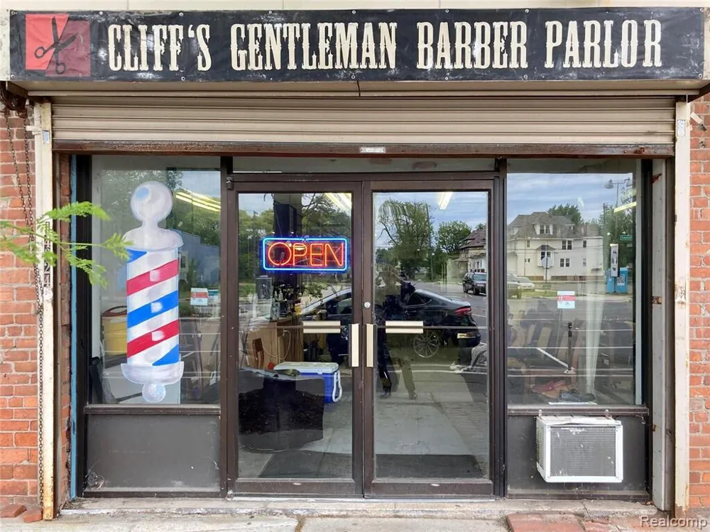14318 E Jefferson Avenue Detroit, MI 48215