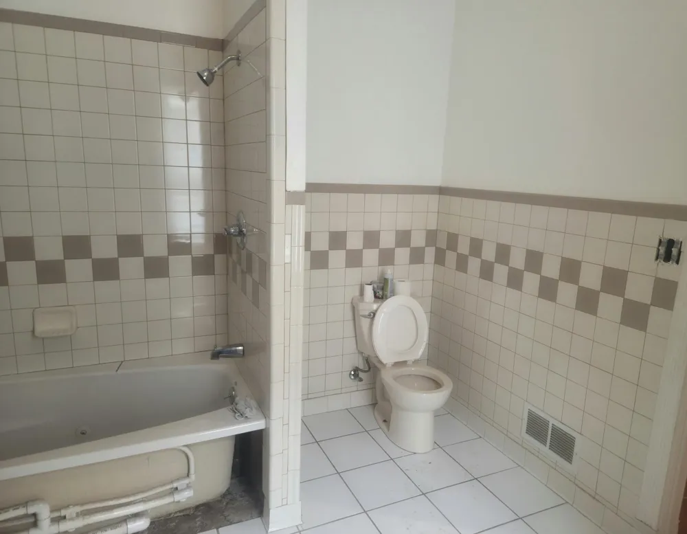 14318 E Jefferson Avenue Detroit, MI 48215