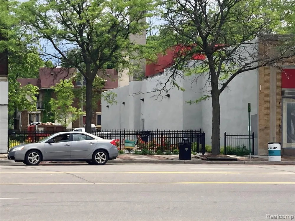14318 E Jefferson Avenue Detroit, MI 48215