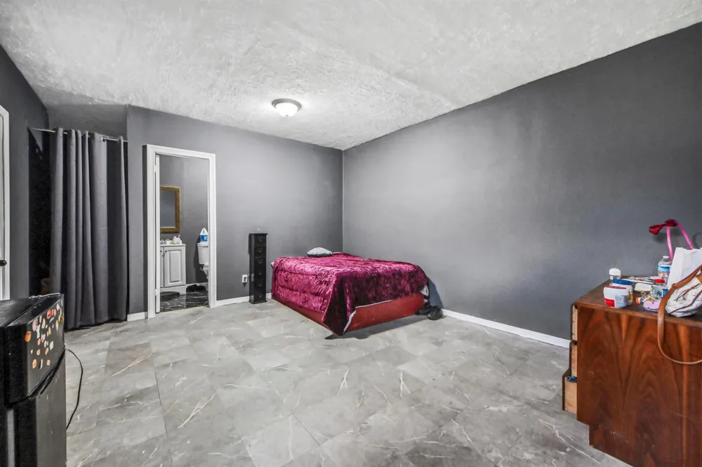 149 Cayman Drive Palm Springs, FL 33461