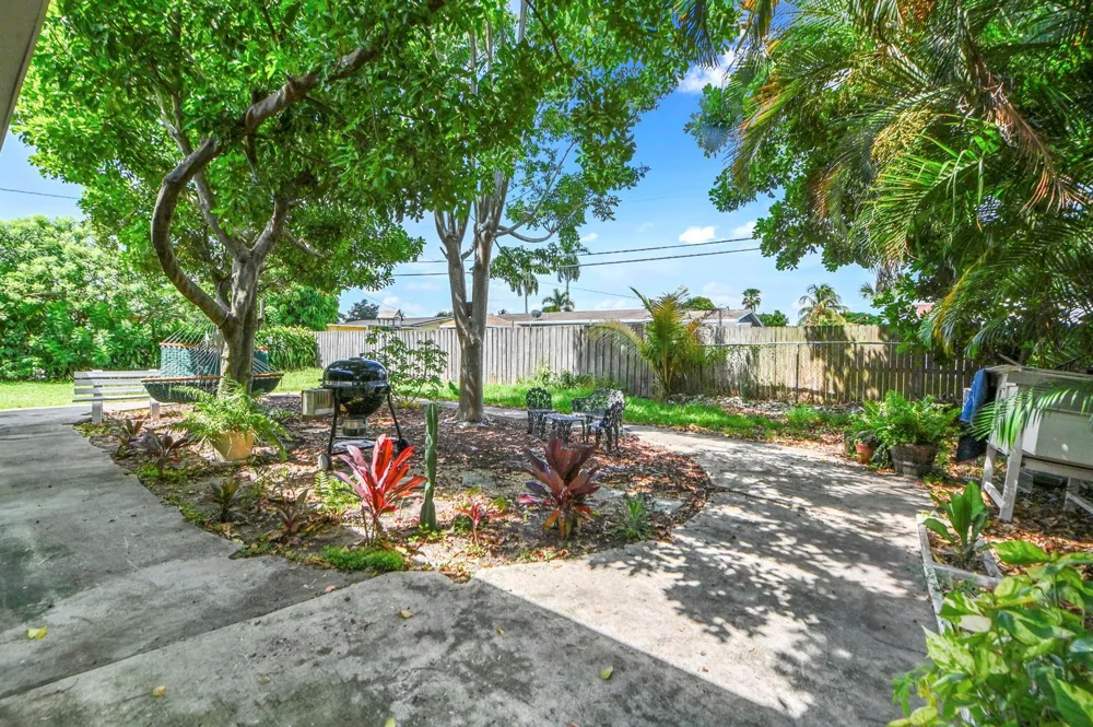 149 Cayman Drive Palm Springs, FL 33461