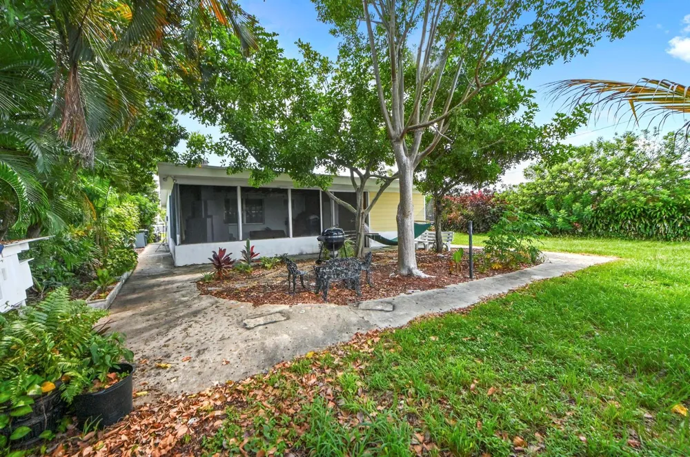 149 Cayman Drive Palm Springs, FL 33461