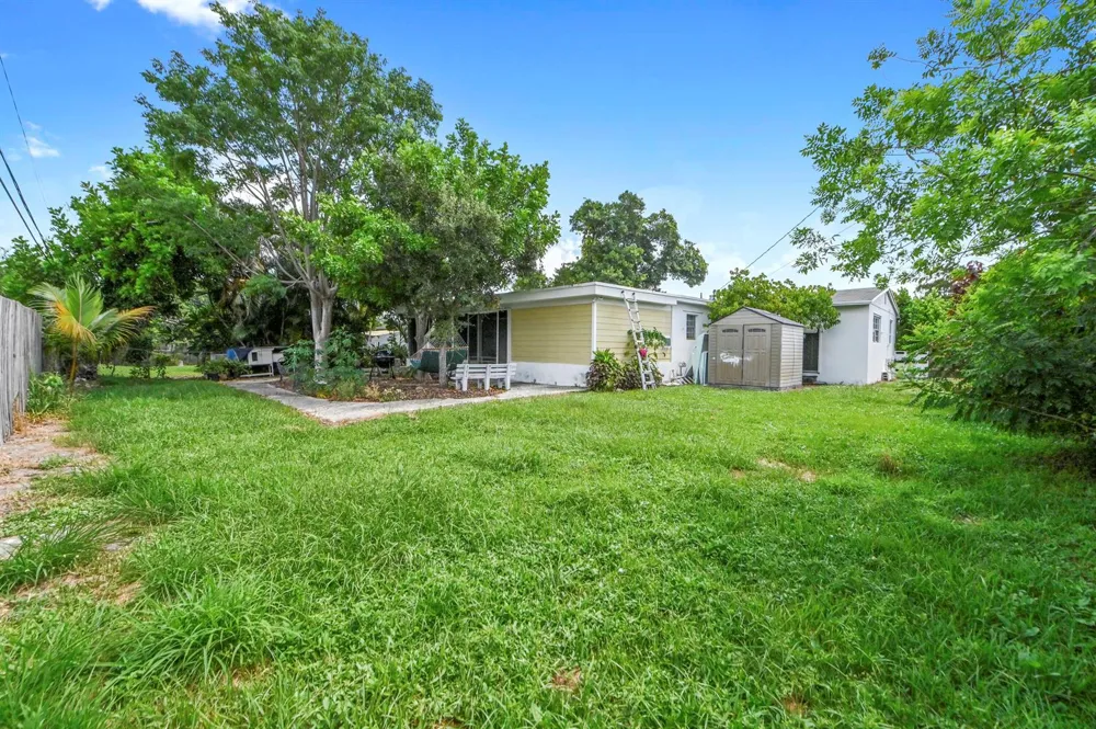 149 Cayman Drive Palm Springs, FL 33461