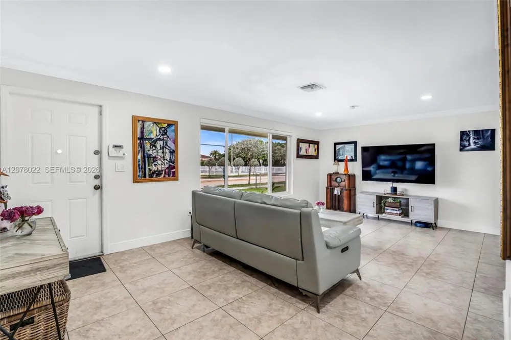 3551 SW 97th Ave Miami, FL 33165