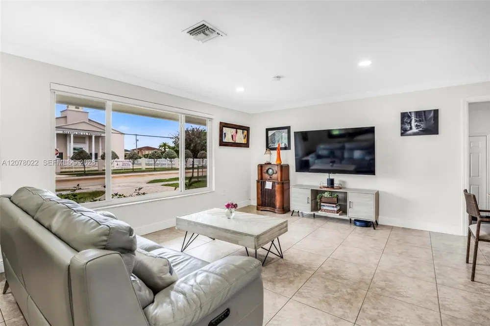 3551 SW 97th Ave Miami, FL 33165