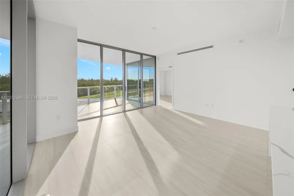2411 Laguna Cir #311 North Miami, FL 33181