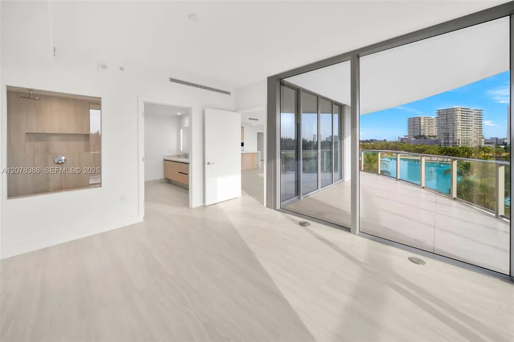 2411 Laguna Cir #311 North Miami, FL 33181