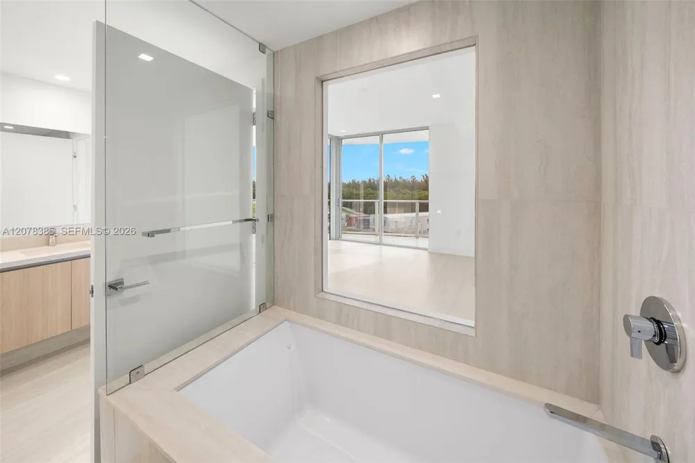 2411 Laguna Cir #311 North Miami, FL 33181