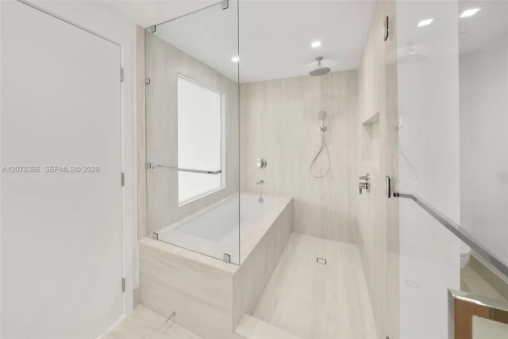 2411 Laguna Cir #311 North Miami, FL 33181