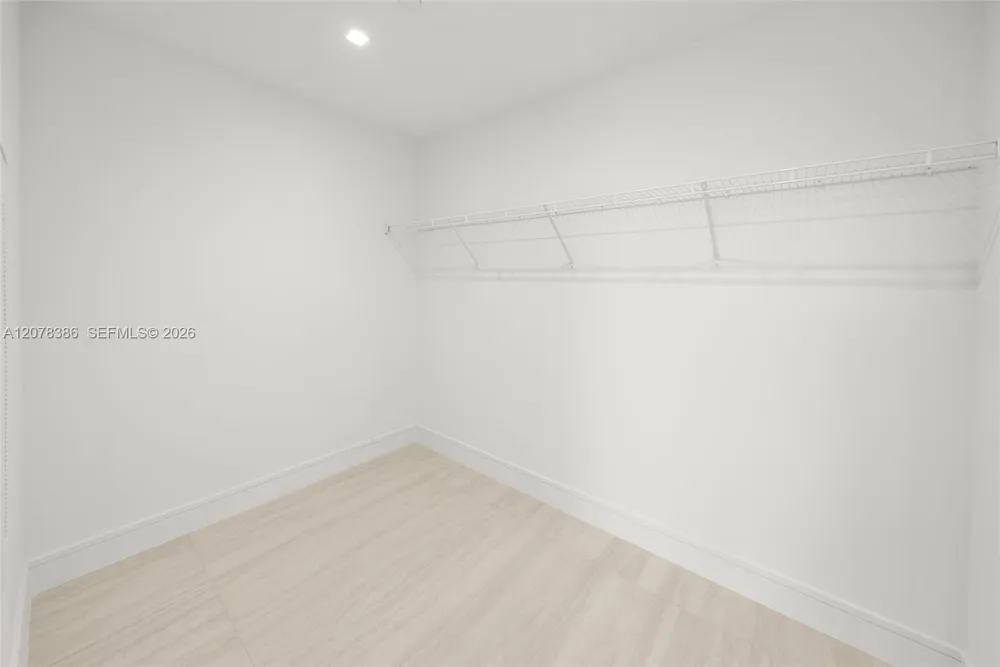 2411 Laguna Cir #311 North Miami, FL 33181