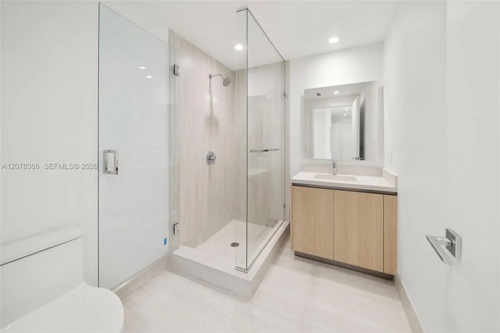 2411 Laguna Cir #311 North Miami, FL 33181